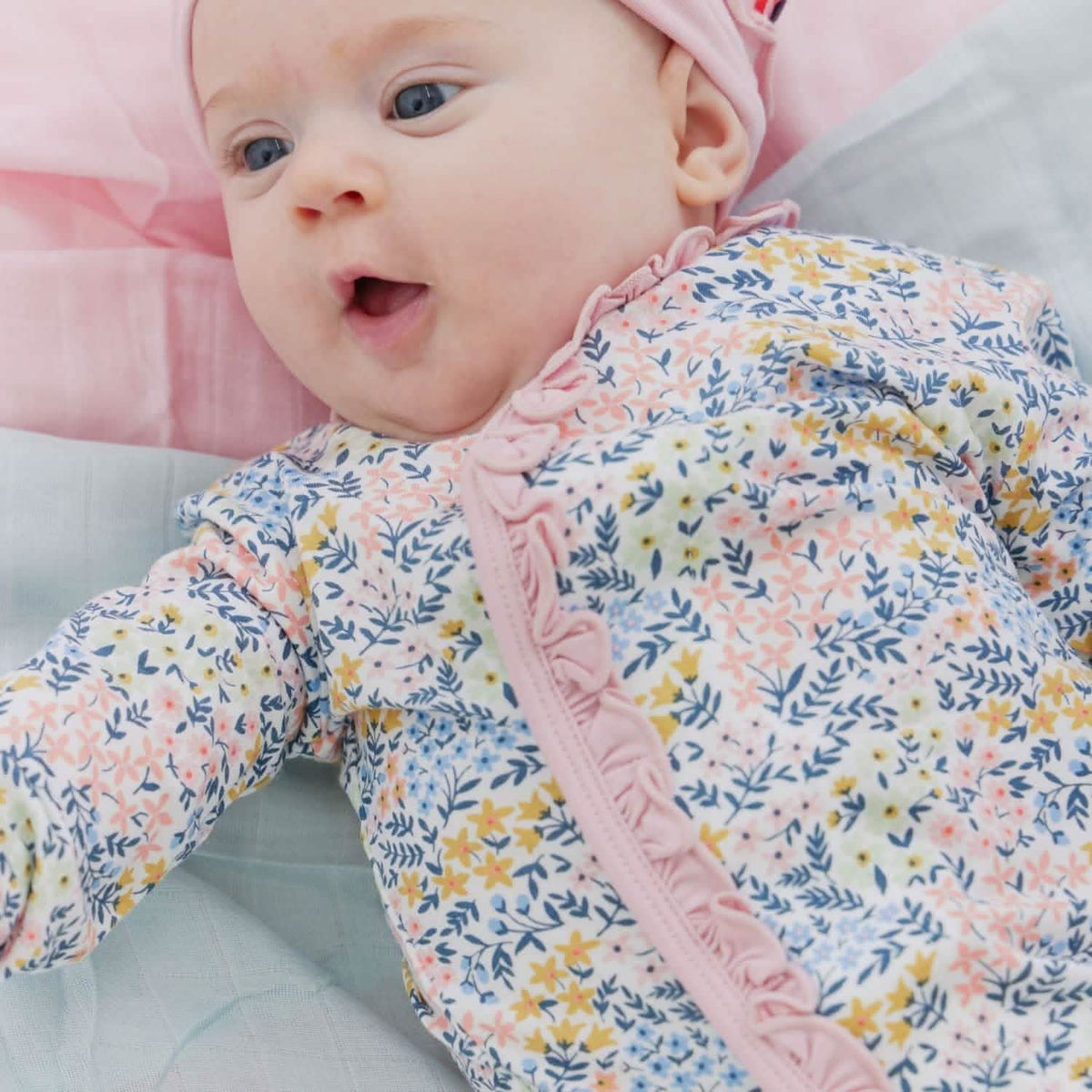 Magnetic Me Magnetic Gown & Hat Set with Ruffle