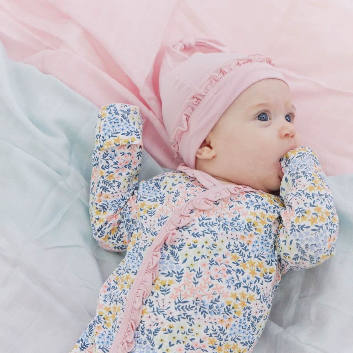Magnetic Me Magnetic Gown & Hat Set with Ruffle