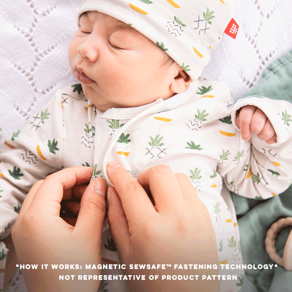 Magnetic Me Magnetic Gown & Hat Set with Ruffle